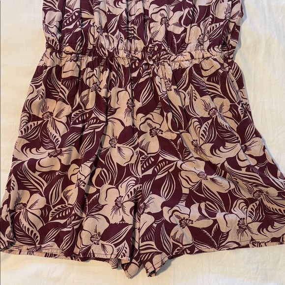 GAP Floral Halter Romper Size Large - Picture 4 of 9